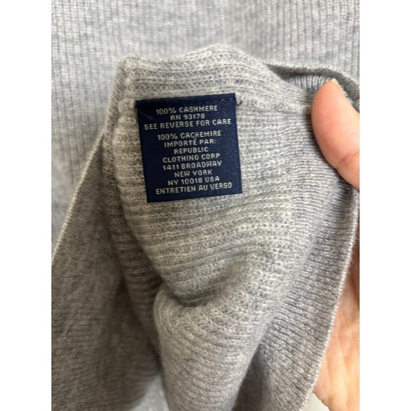 NWT Chelsea & Theodore 100% Cashmere Sweater w/ Heart Elbow Patch - Medium -Grey - Picture 4 of 7